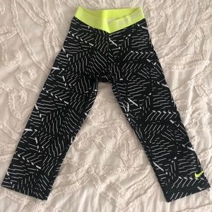 Nike dri-fit cropped leggings Women’s XS